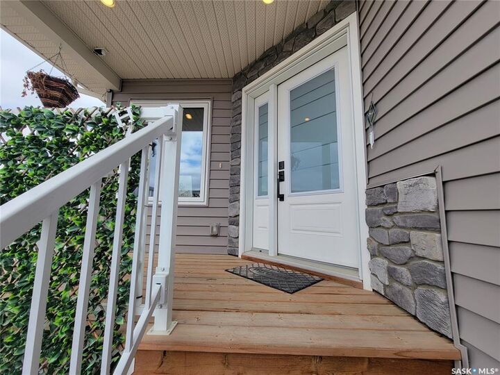Property Photo:  214 1st Avenue W  SK S0M 1M0 