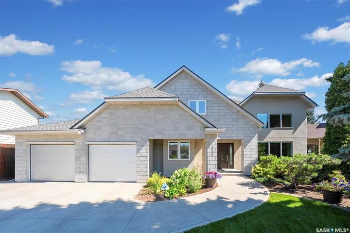 Property Photo: 323 Mallin Crescent SK S7K 7X2