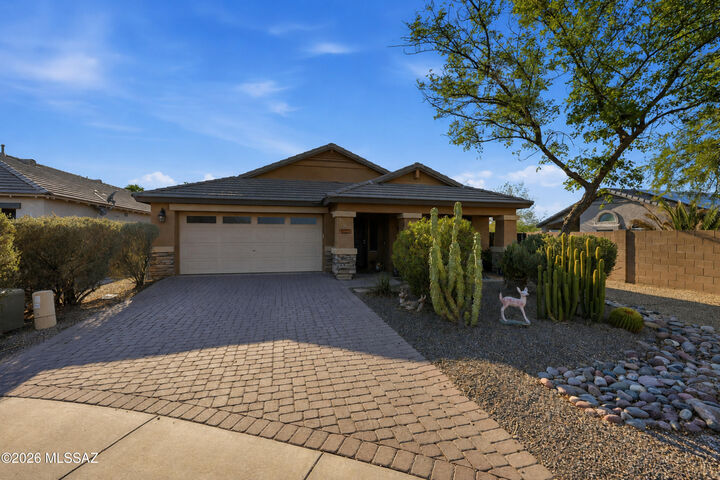Property Photo:  