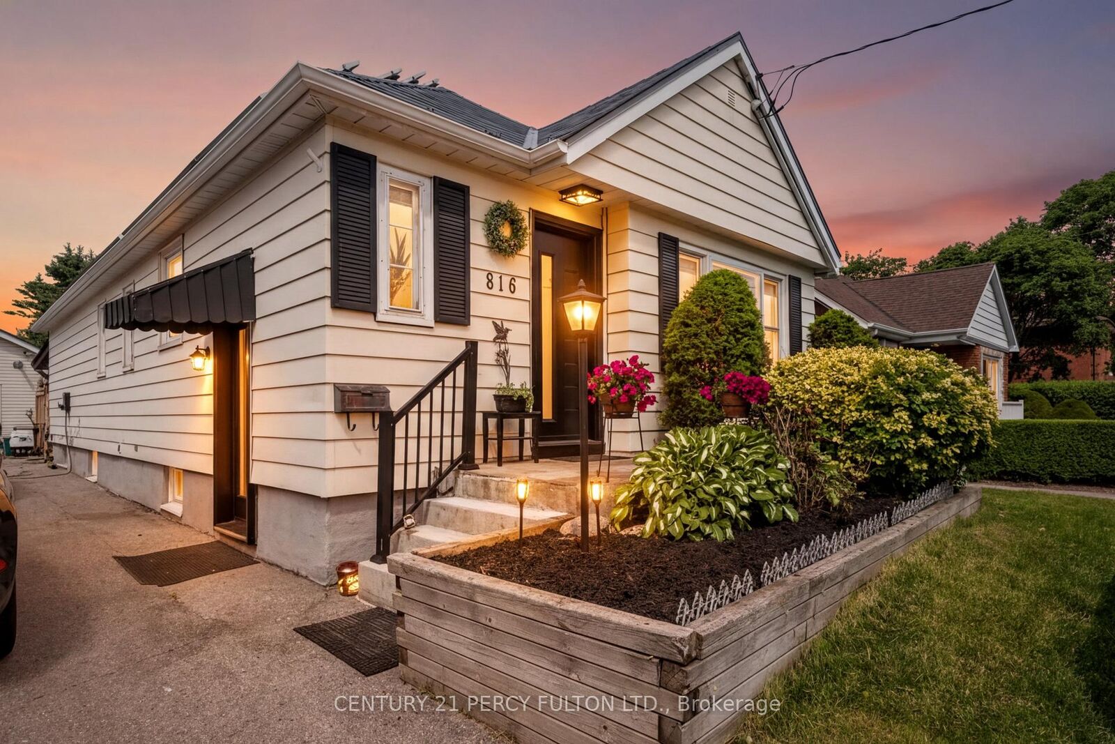 Photo de la propriété:  816 Simcoe Street N  ON L1G 4V8 