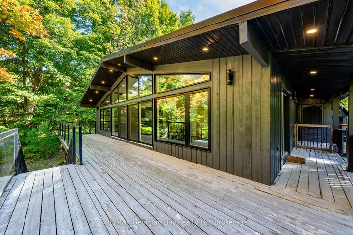 1745 Twin Oaks Crescent — photo 1
