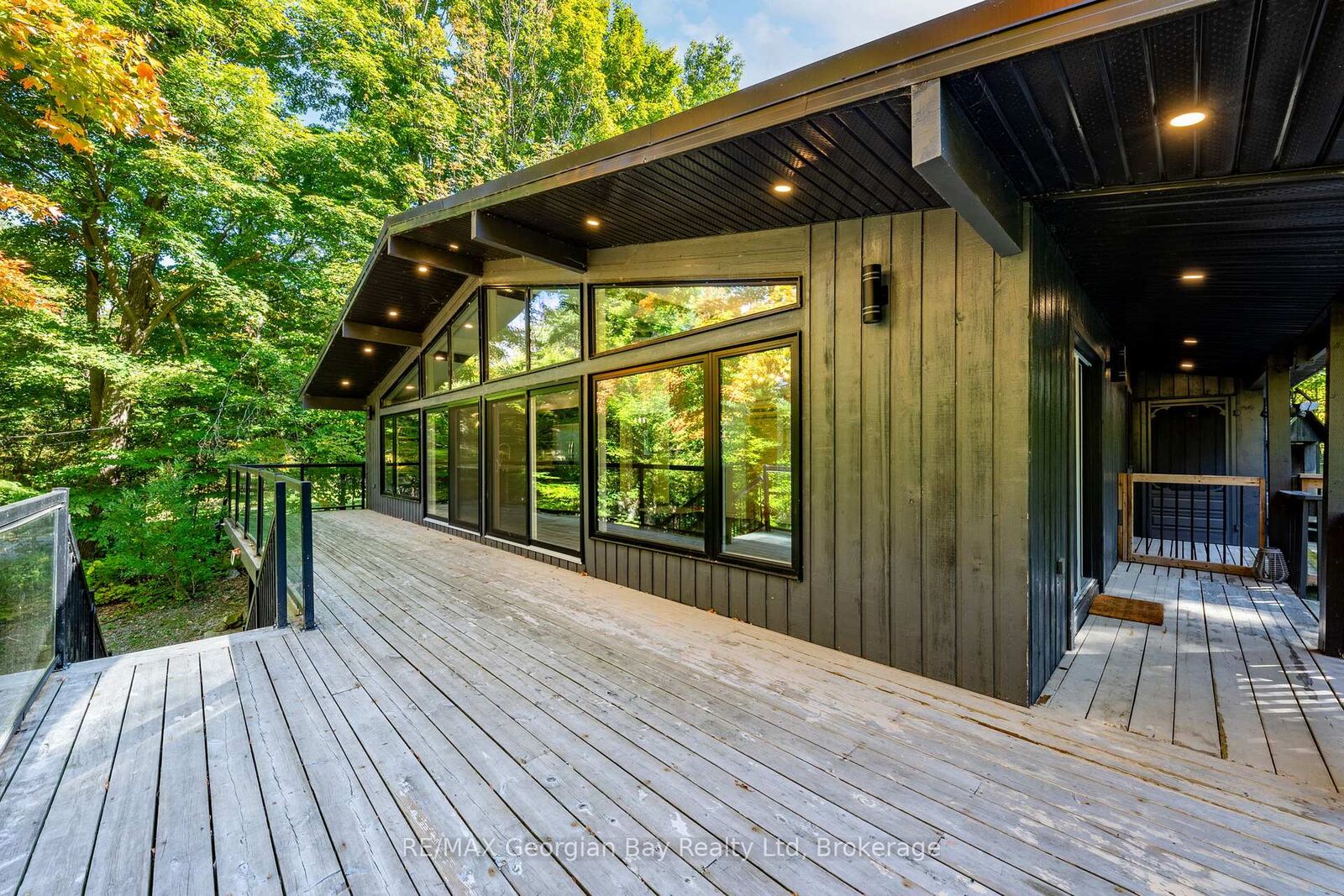 Property Photo:  1745 Twin Oaks Crescent  ON L0K 1E0 