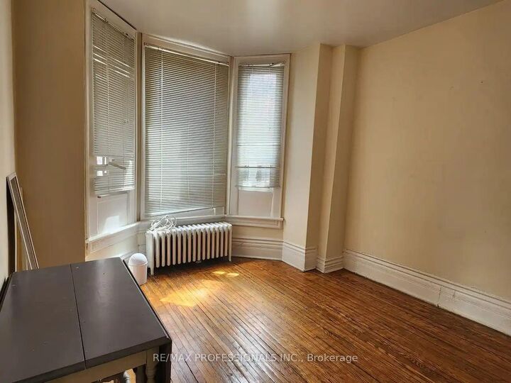 Property Photo:  150 Robert Street Main Level  ON M5S 2K3 