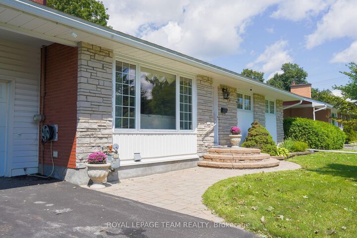 Property Photo: 29 Epworth Avenue ON K2G 2L6