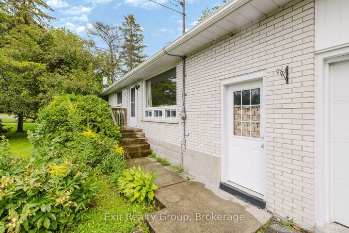Property Photo:  142 Sunningdale Drive  ON K8N 4Z5 