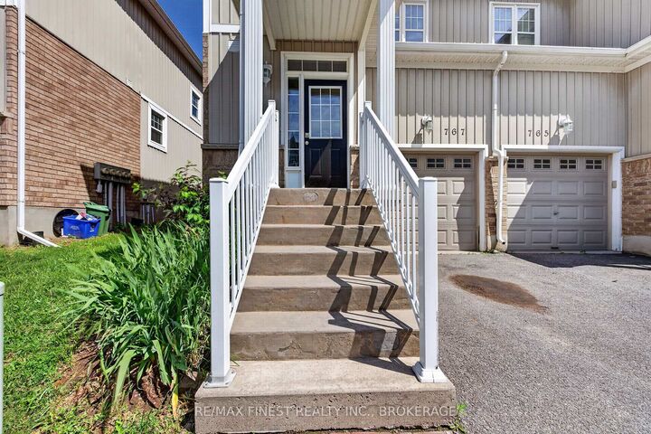 Property Photo:  767 Newmarket Lane  ON K7K 0C8 