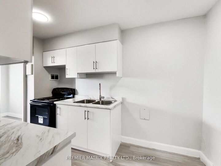 Photo de la propriété:  65 Thorncliffe Park Drive 907  ON M4H 1L2 