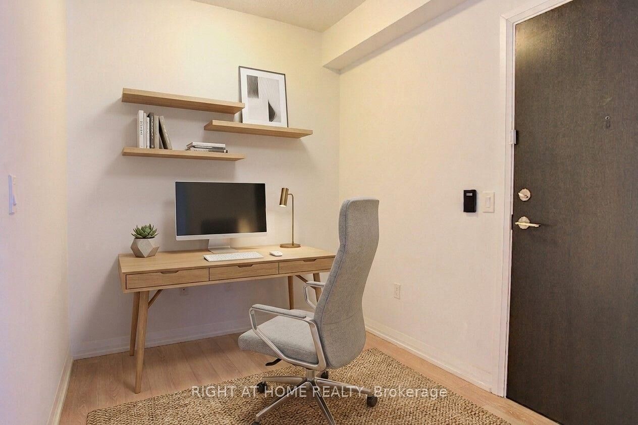 Property Photo: 55 Ann O'Reilly Road 1702 ON M2J 0E1