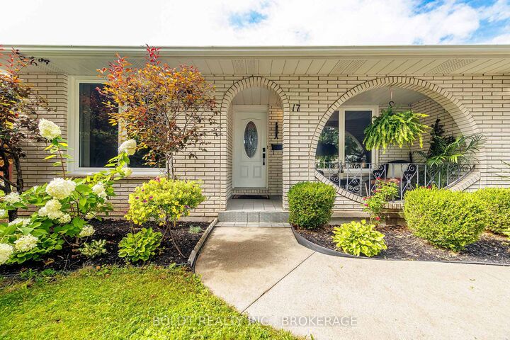 Property Photo:  17 Chatham Road  ON L2M 4N7 