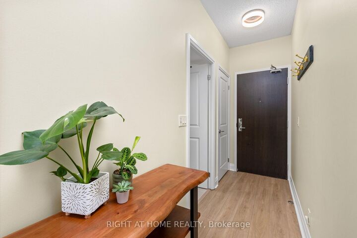 Property Photo: 1185 The Queensway N/A 815 ON M8Z 0C6