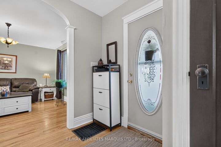 Property Photo:  412 York Street  ON K6J 3Z5 