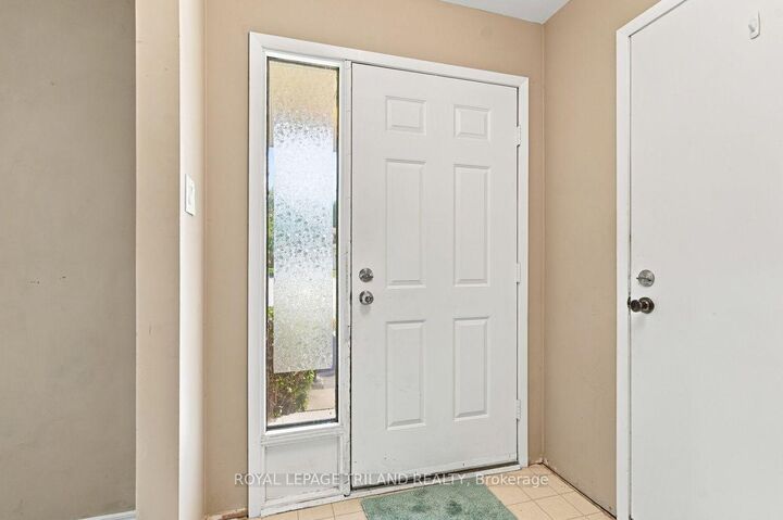 Property Photo:  184 Chesham Place  ON N6G 3T7 