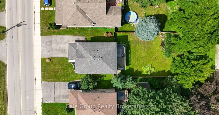 Property Photo:  216 Thames Street N  ON N5C 3E4 