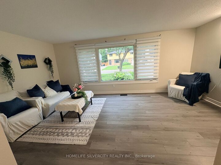 Property Photo:  433 Lee Avenue  ON N2K 2G4 