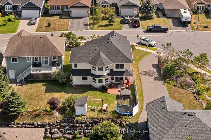 Property Photo: 5 Avery Court ON P2A 3C4