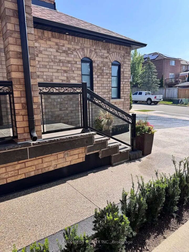 Property Photo: 4 Gray Park ON L7E 2N3