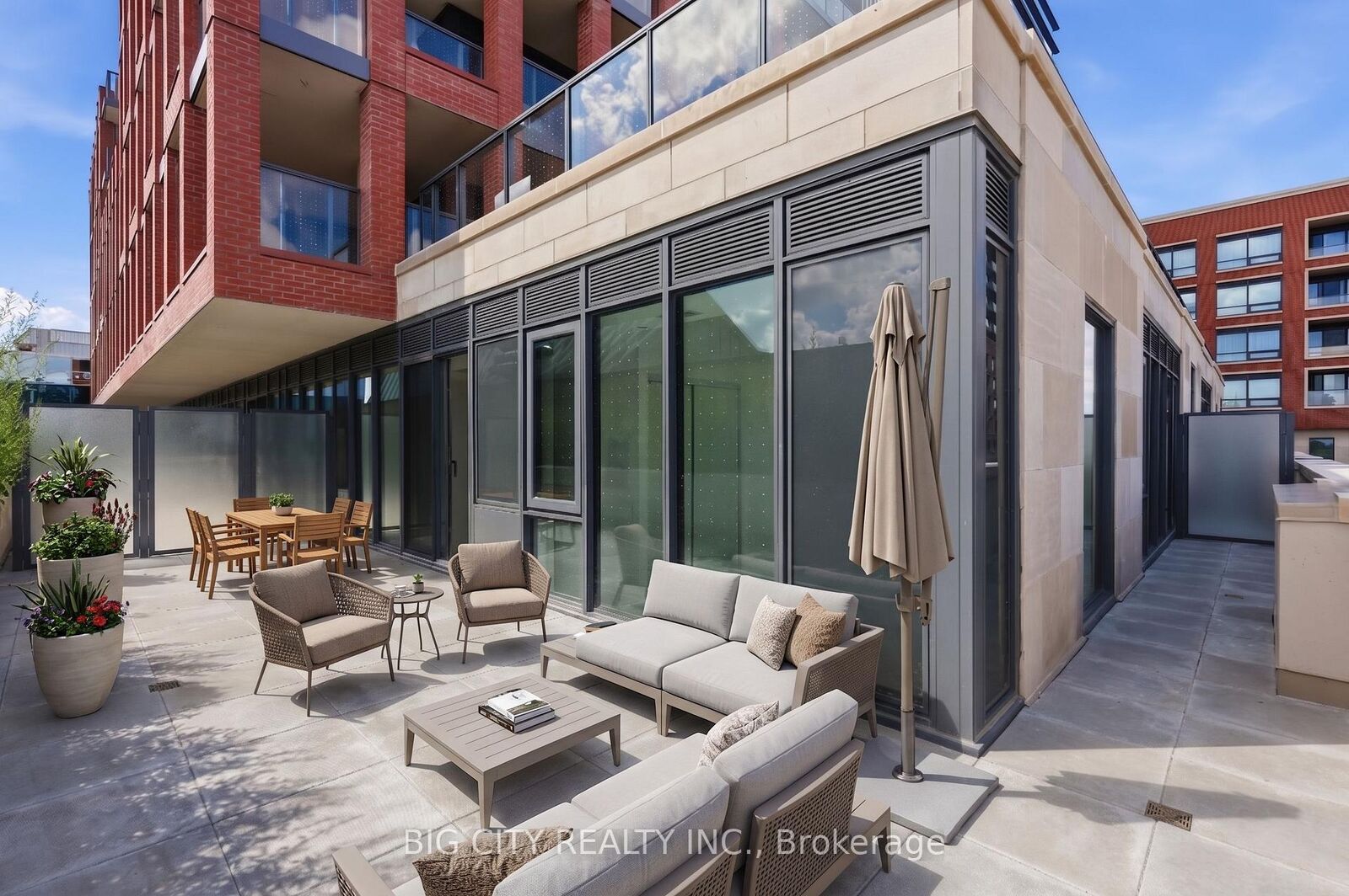 Property Photo:  25 Frederick Todd Way 213  ON M4G 0C9 