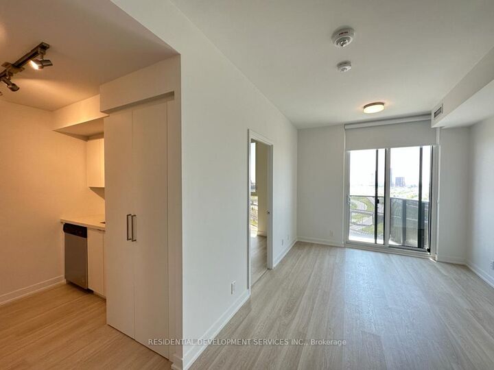 Property Photo:  30 Tretti Way 1205  ON M3H 0E3 
