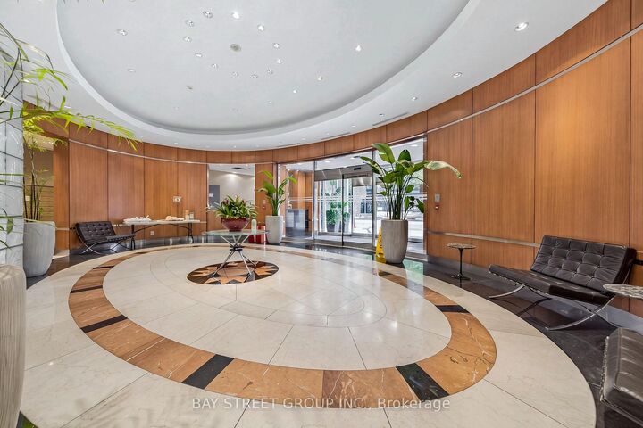 Property Photo:  1121 Bay Street 805  ON M5S 3L9 