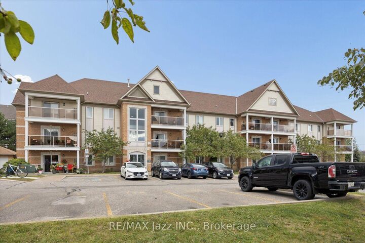 Property Photo: 120 Aspen Springs Drive 204 ON L1C 0G7