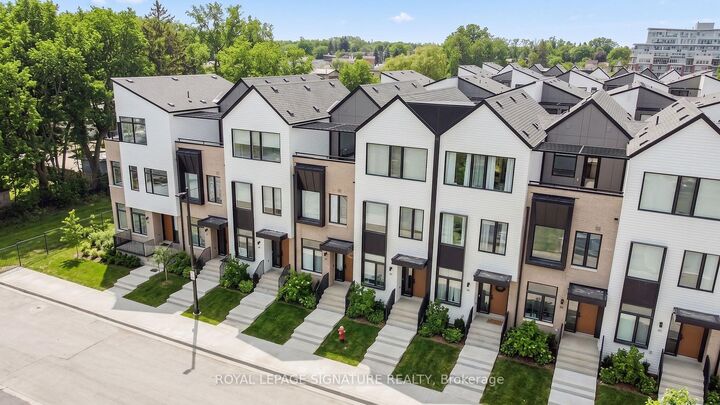 Property Photo: 40 Lou Parsons Way S 47 ON L5H 0B2