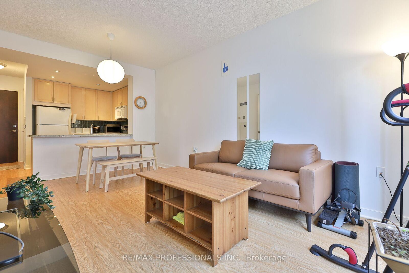 Property Photo: 85 Bloor Street E 1608 ON M4W 3Y1