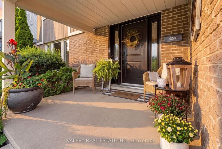 Property Photo:  46 Blackwell Drive  ON N2N 1P8 