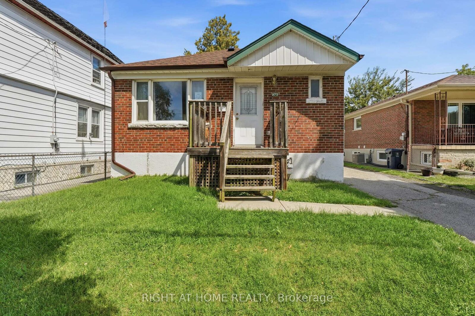 Property Photo: 975 Victoria Park Avenue ON M4B 2J4