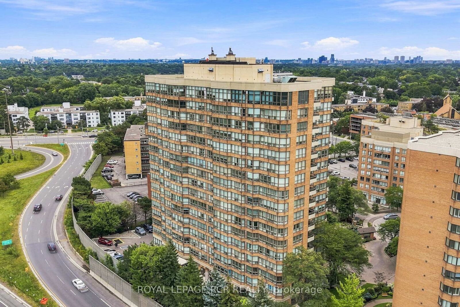 Property Photo:  268 Ridley Boulevard 1016  ON M5M 4N3 