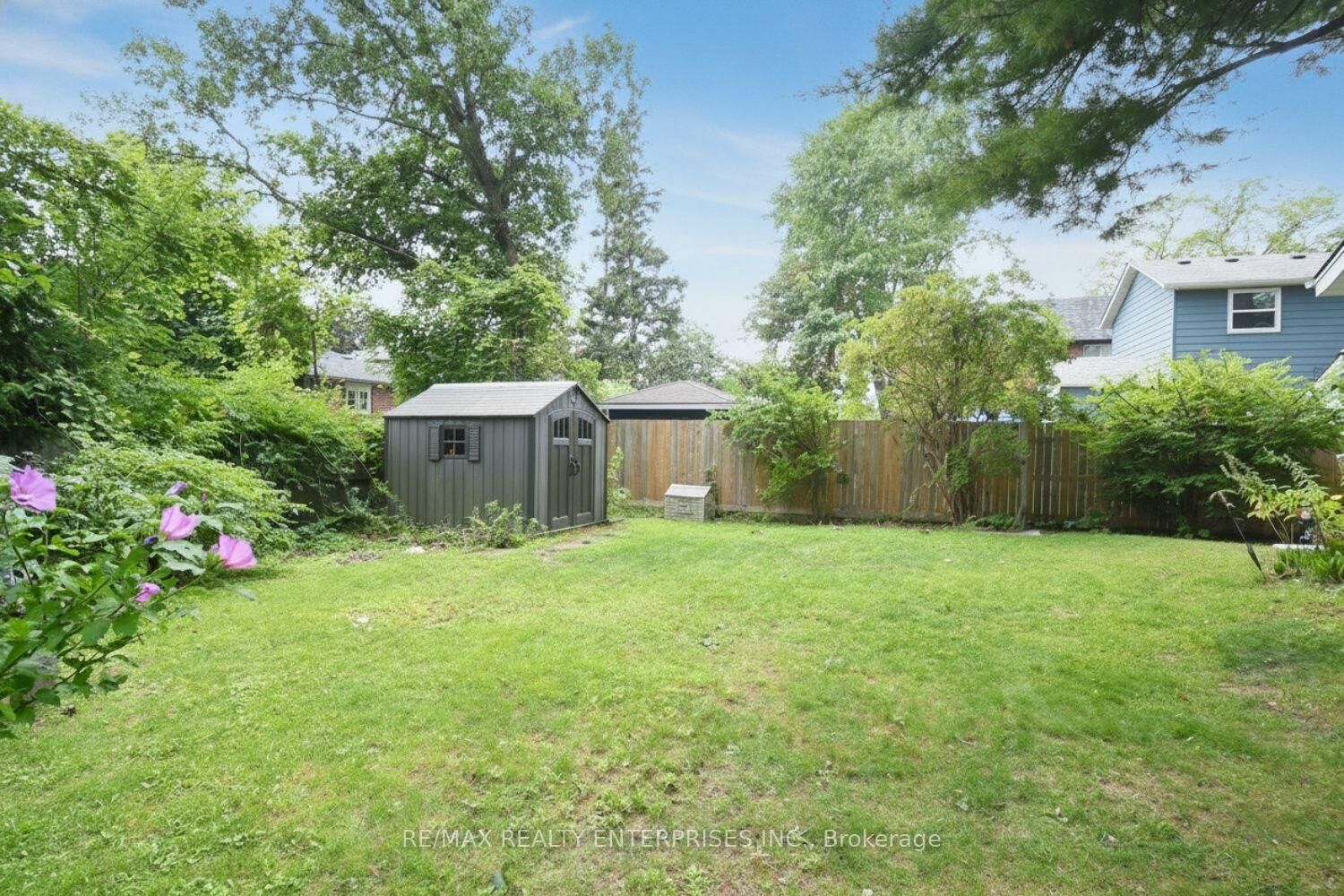 Property Photo: 120 Eaglewood Boulevard ON L5G 1V7