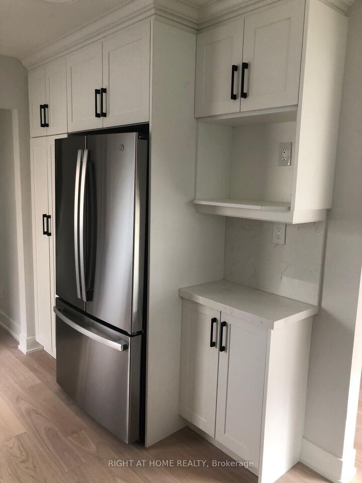 Property Photo: 762 Hillcroft Street ON L1G 7H6