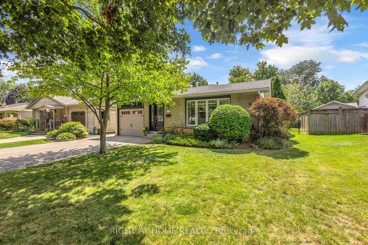 Property Photo: 1432 Dewbourne Crescent ON L7M 1E7