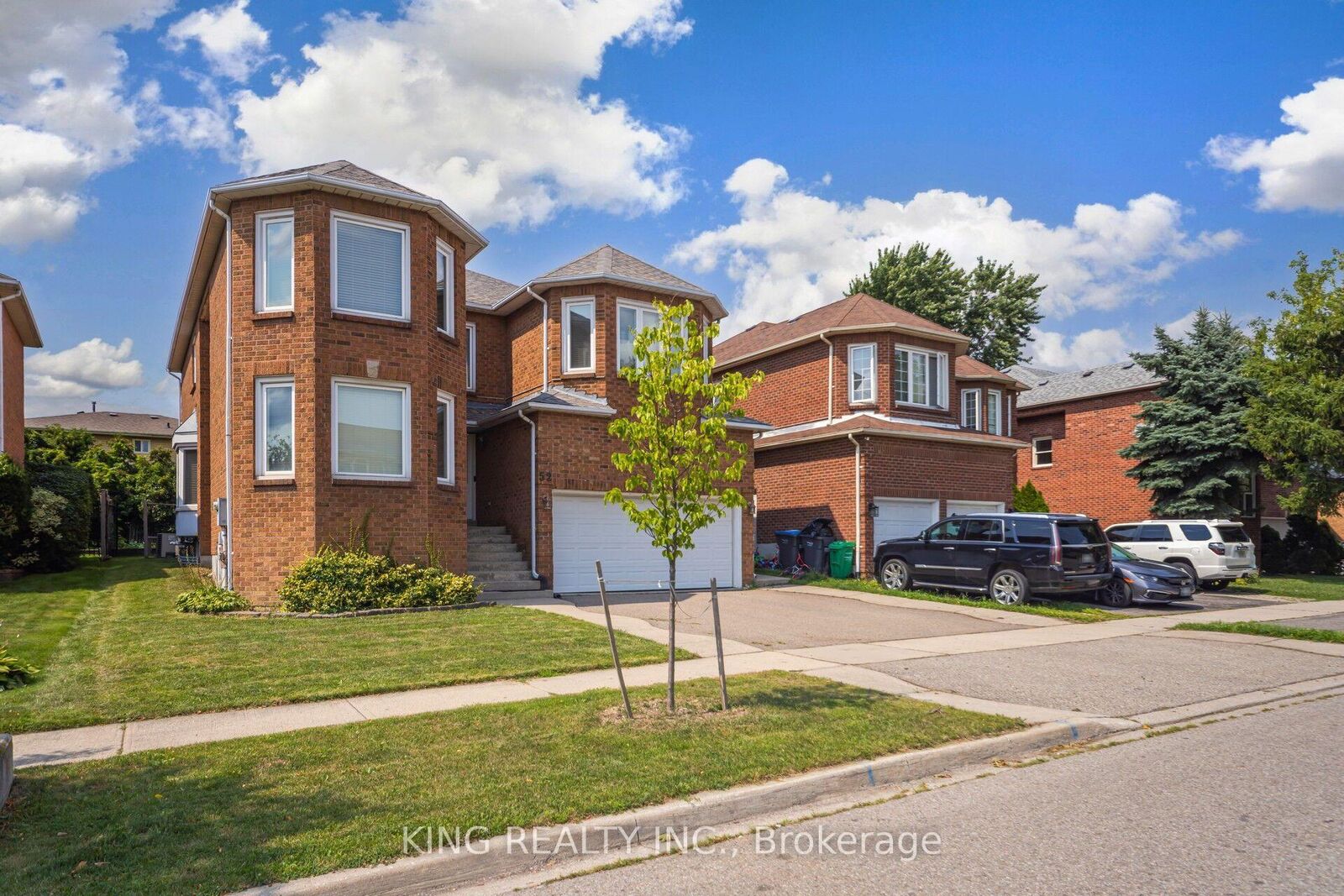 Property Photo: 52 Leeward Drive ON L6S 5V8
