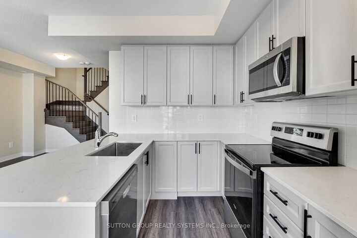Property Photo: 1585 Rose Way 114 ON L9E 0J2