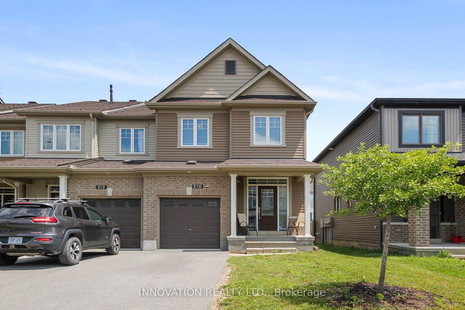 Property Photo:  210 Bandelier Way  ON K2S 2J4 