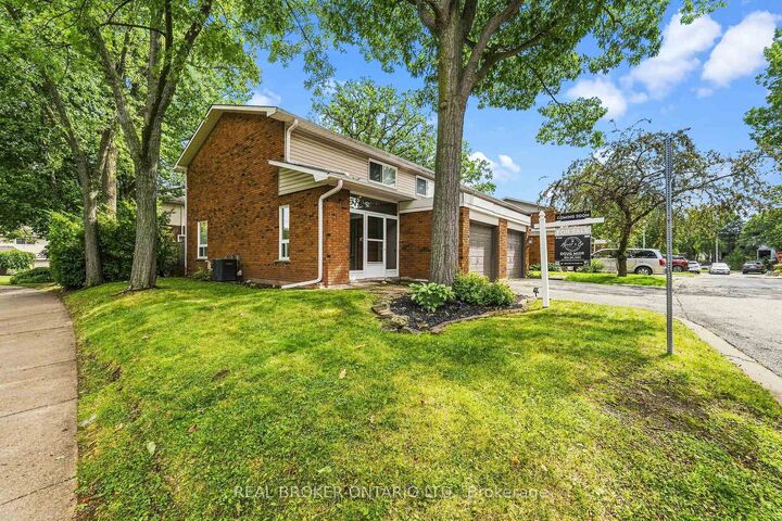 Property Photo: 1270 Gainsborough Drive 61 ON L6H 2L2