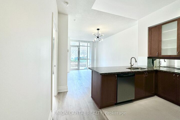 Property Photo:  39 Upper Duke Crescent 120  ON L6G 0B8 