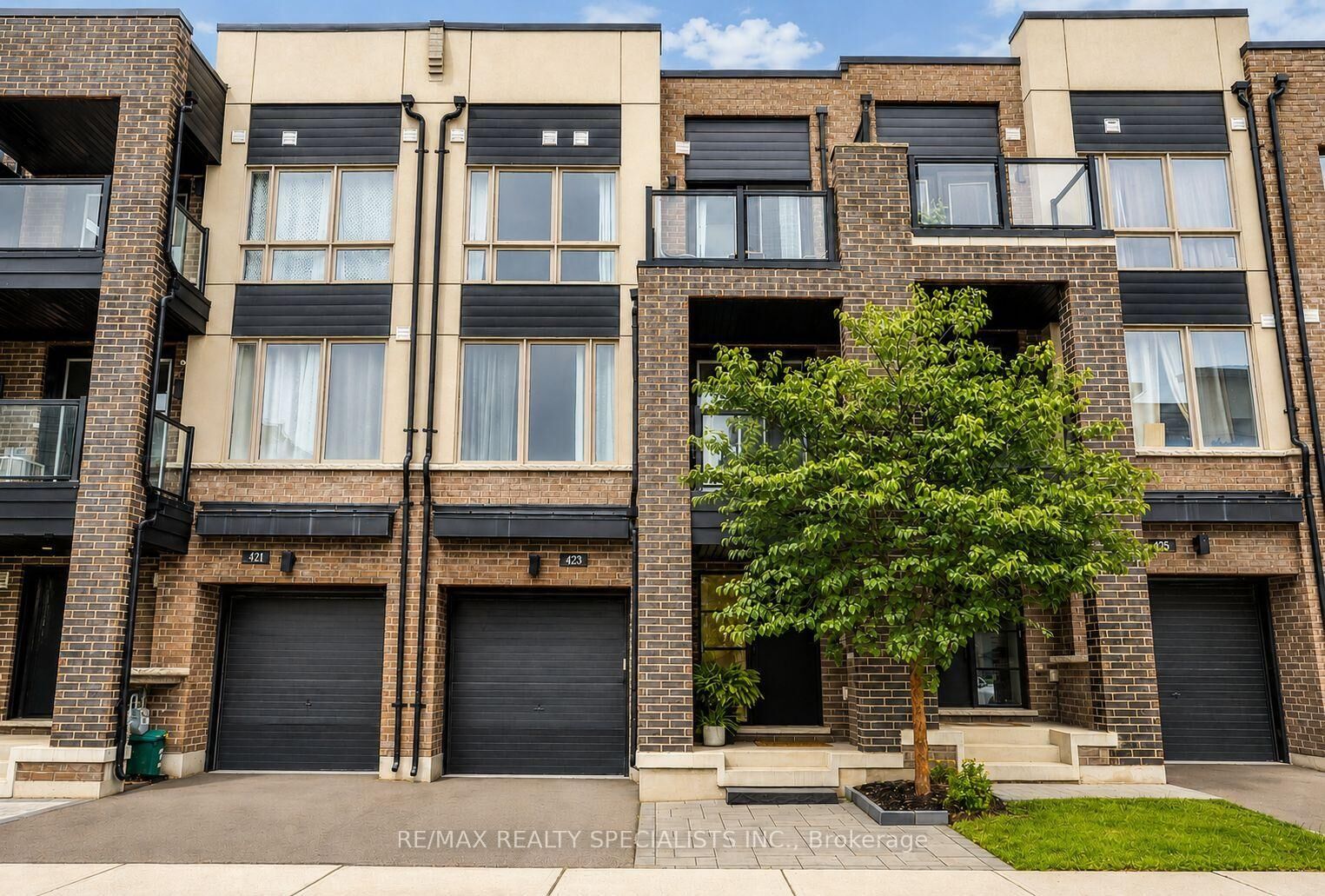 Property Photo:  423 Rockwell Common  ON L6H 0R7 