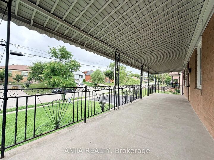 Property Photo: 77 Nash Drive ON M3M 2L6