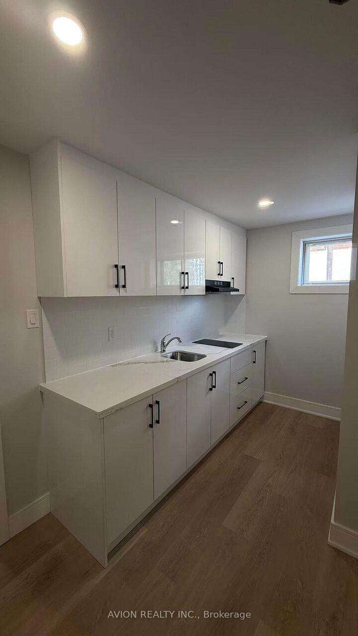 Property Photo:  248 Fairglen Avenue Part Of First Floor  ON M1W 1B1 