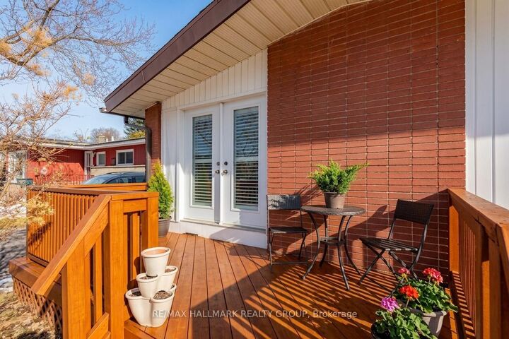 Property Photo: 2223 Halifax Drive ON K1G 2W4