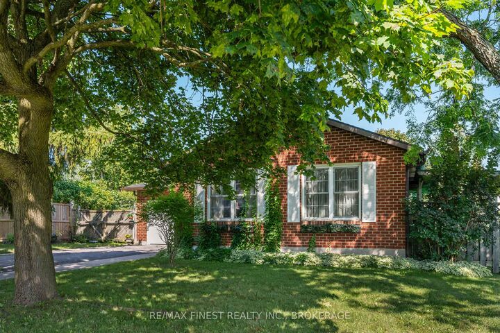 Property Photo:  105 Grenadier Drive  ON K7K 6E7 