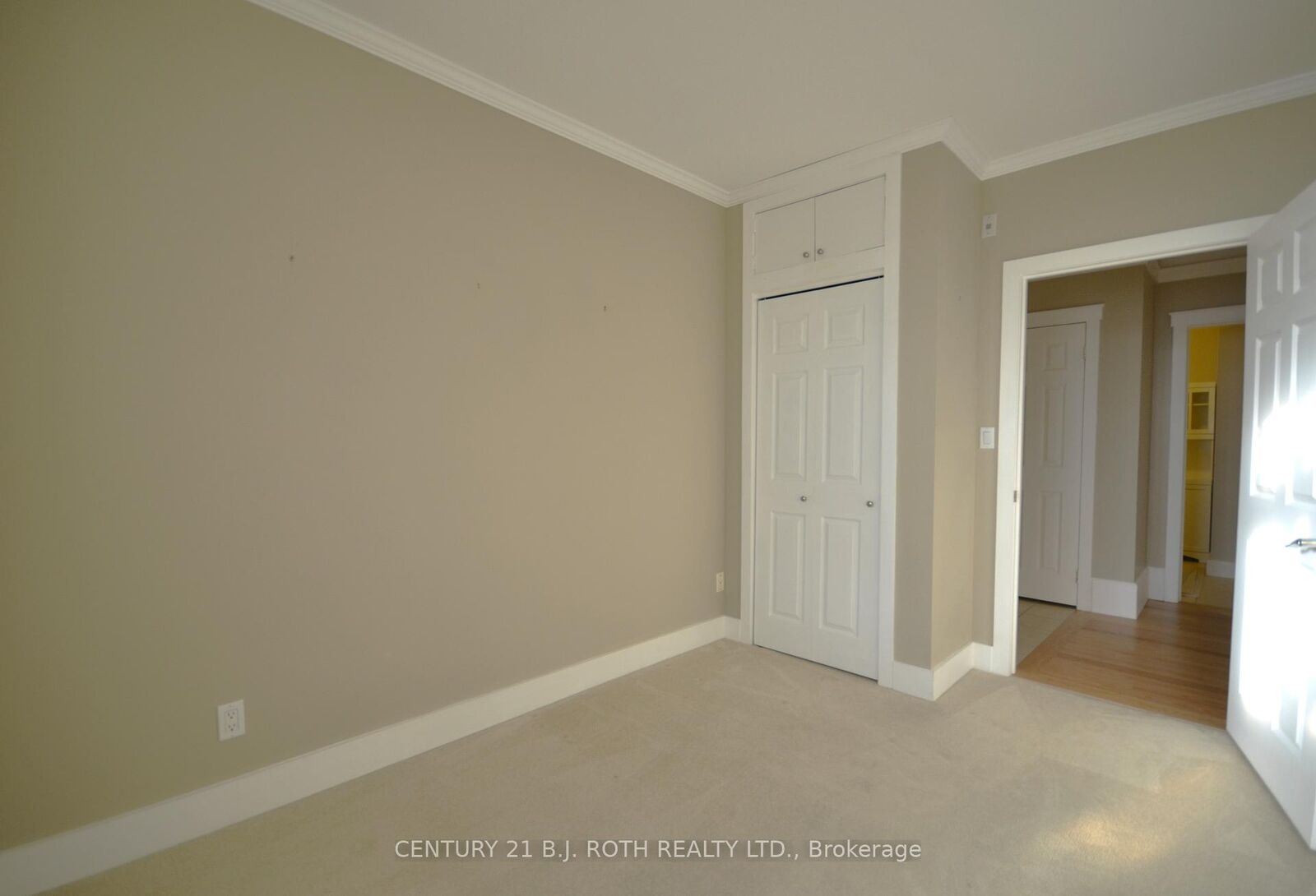 Property Photo: 140 Cedar Island Road 311 ON L3V 1T1