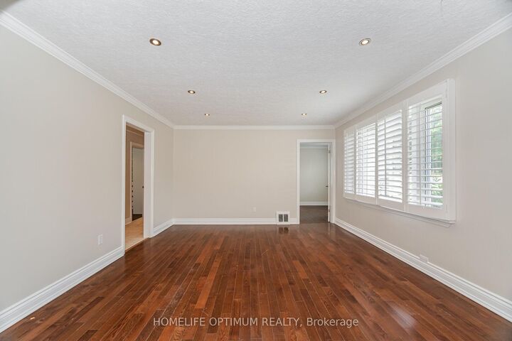 Property Photo:  128 Eagle Street  ON L3Y 1J4 