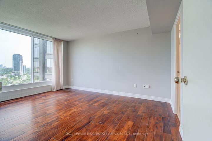 Property Photo:  2045 Lake Shore Boulevard W 1610  ON M8V 2Z6 