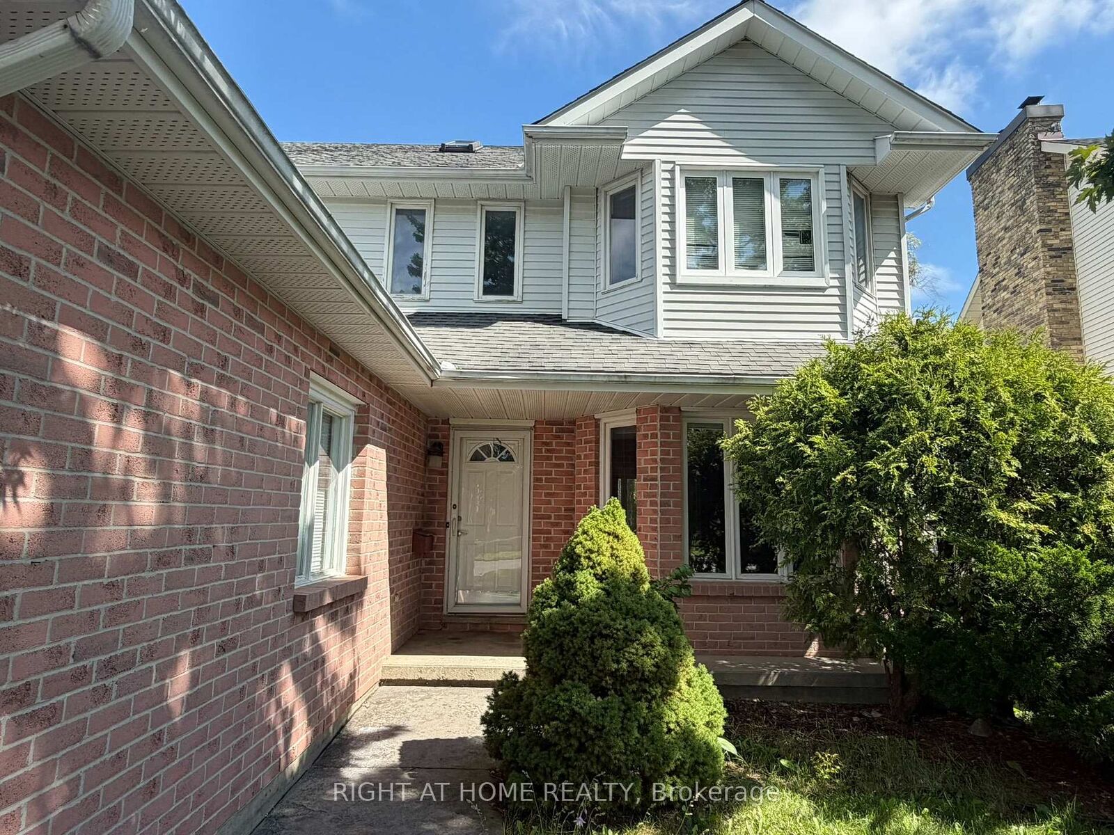 Property Photo: 1004 Aldersbrook Road ON N6G 4N5