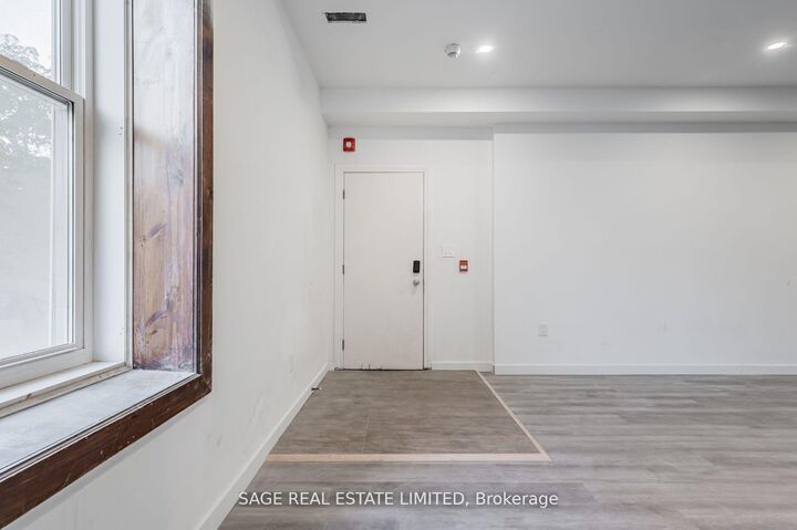 Property Photo: 14 Cross Street 10 ON L9H 2R4