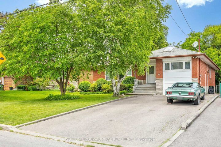 Property Photo: 138 Kennard Avenue ON M3H 4M5