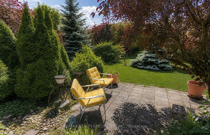 Photo de la propriété: 61 Jones Crescent ON N4G 5X5