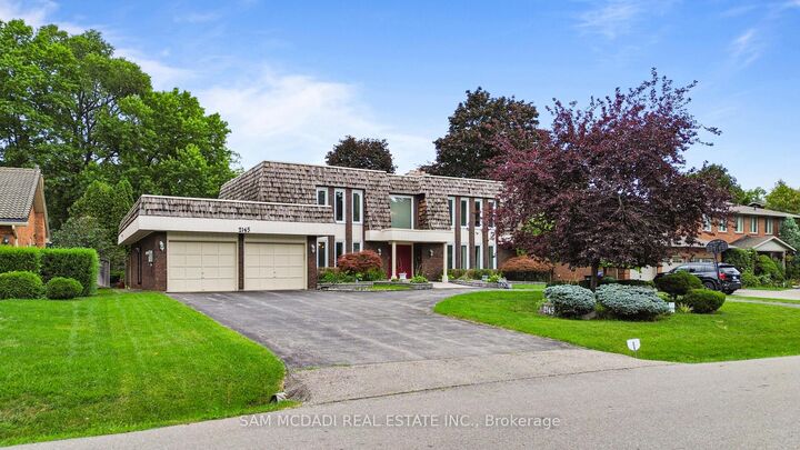 Property Photo:  2145 Oneida Crescent  ON L5C 1V7 